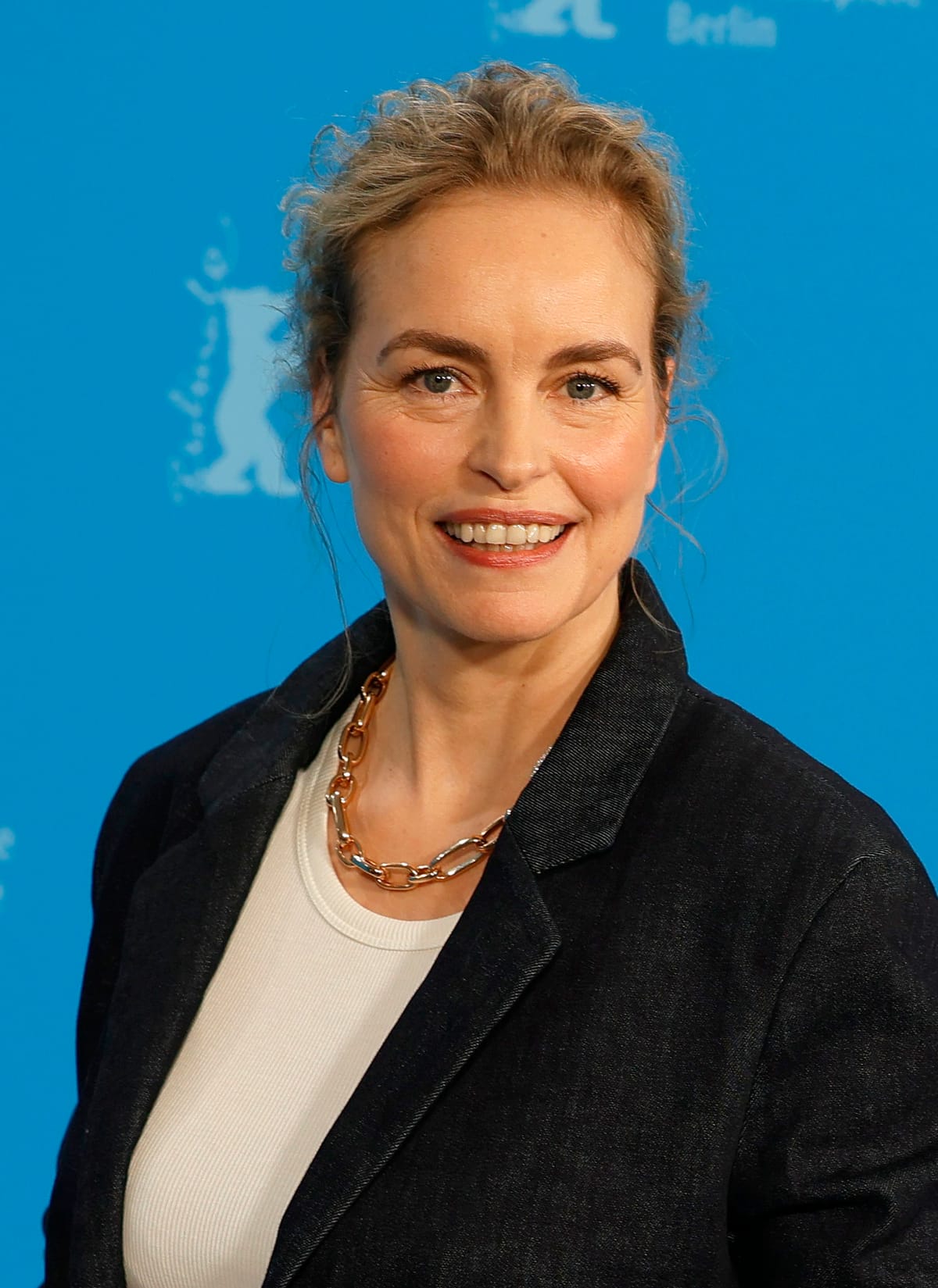 Nina Hoss Crosses the Alps as an Outcast Doctor in "Die andere Seite"